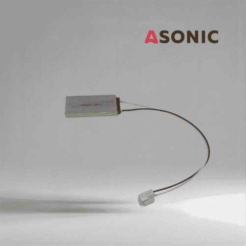 Płaski grzejnik ASONIC 100 W przeznaczony do montażu na zbiornikach myjek ultradźwiękowych w celu regulacji temperatury.