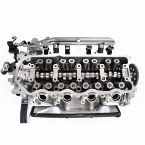 Duży silnik samochodowy częściowo odsłonięty