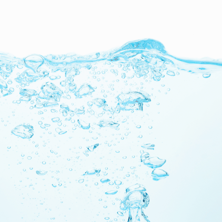 Jasnoniebieskie tło z unoszącymi się bąbelkami symbolizującymi tryb Degas w myjkach ultradźwiękowych ASONIC.